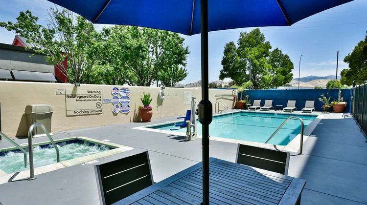 Hampton Inn & Suites Pittsburg Pool