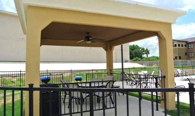 Hampton Inn Carrizo Springs Exterior