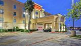 Hampton Inn & Suites Northeast I-35 Exterior