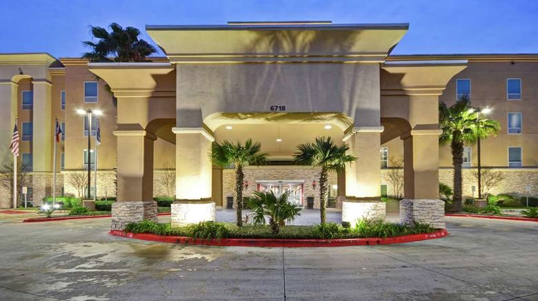 <b>Hampton Inn & Suites Northeast I-35 Exterior</b>. Images powered by <a href="https://iceportal.shijigroup.com/" title="IcePortal" target="_blank">IcePortal</a>.