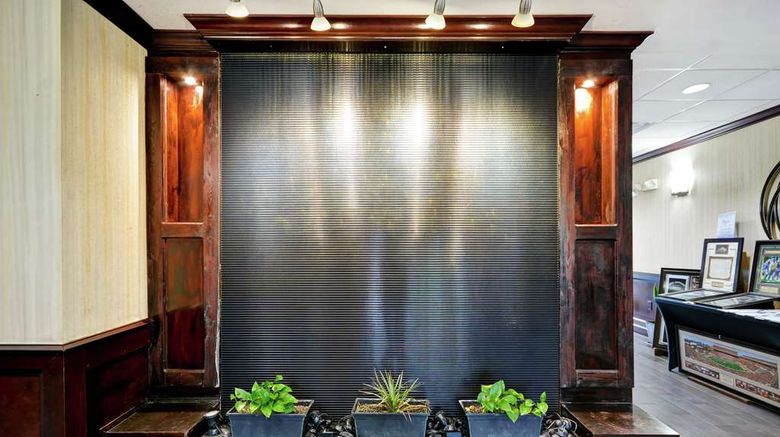 <b>Hampton Inn & Suites Northeast I-35 Lobby</b>. Images powered by <a href="https://iceportal.shijigroup.com/" title="IcePortal" target="_blank">IcePortal</a>.