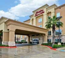 Hampton Inn & Suites Northeast I-35 Exterior