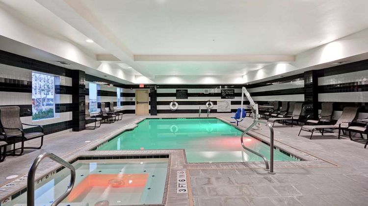 Hampton Inn & Suites Northeast I-35 Pool