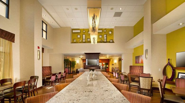 <b>Hampton Inn & Suites San Antonio-Airport Lobby</b>. Images powered by <a href="https://iceportal.shijigroup.com/" title="IcePortal" target="_blank">IcePortal</a>.