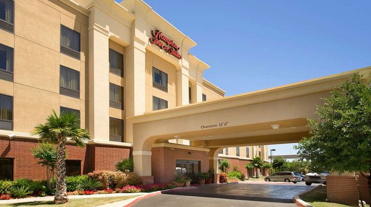 Hampton Inn & Suites San Antonio-Airport Exterior