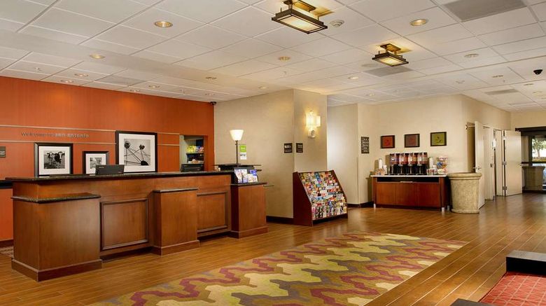 <b>Hampton Inn & Suites San Antonio-Airport Lobby</b>. Images powered by <a href="https://iceportal.shijigroup.com/" title="IcePortal" target="_blank">IcePortal</a>.