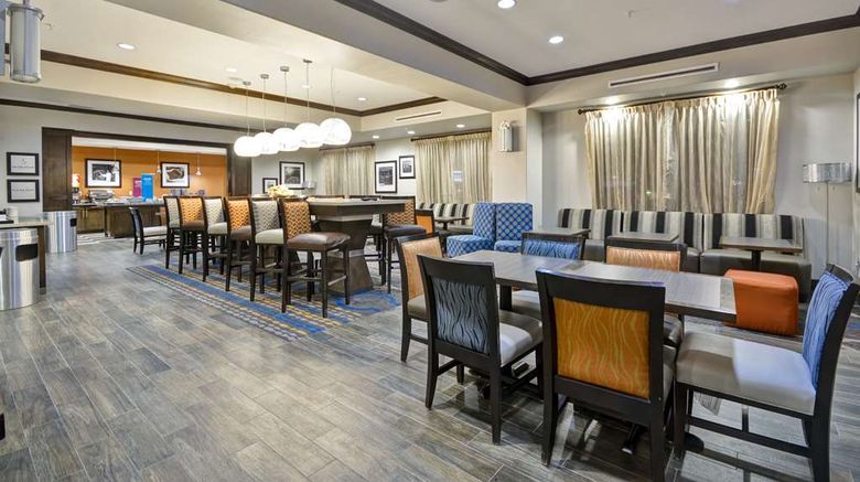 <b>Hampton Inn, Kenedy Lobby</b>. Images powered by <a href="https://iceportal.shijigroup.com/" title="IcePortal" target="_blank">IcePortal</a>.