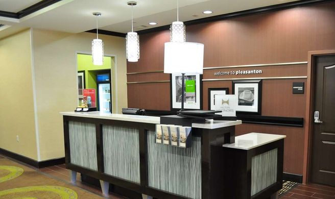 Hampton Inn Pleasanton Exterior