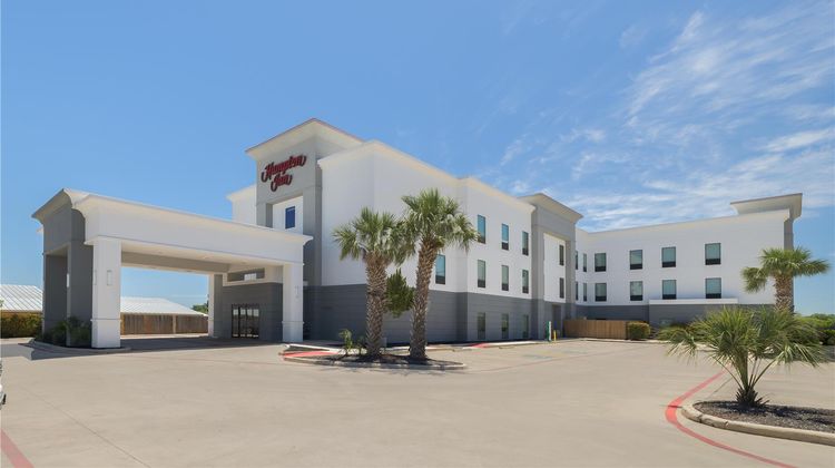 Hampton Inn Pleasanton Exterior