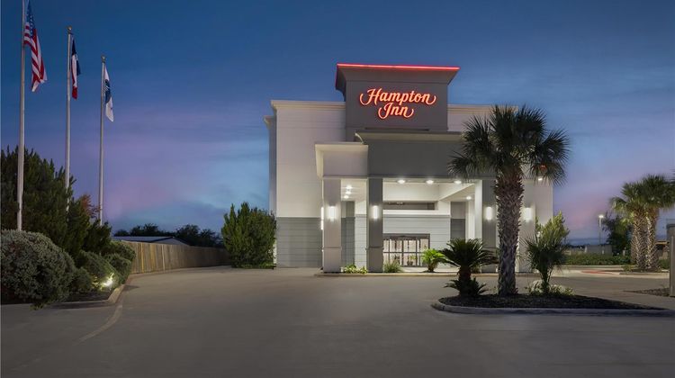 Hampton Inn Pleasanton Exterior