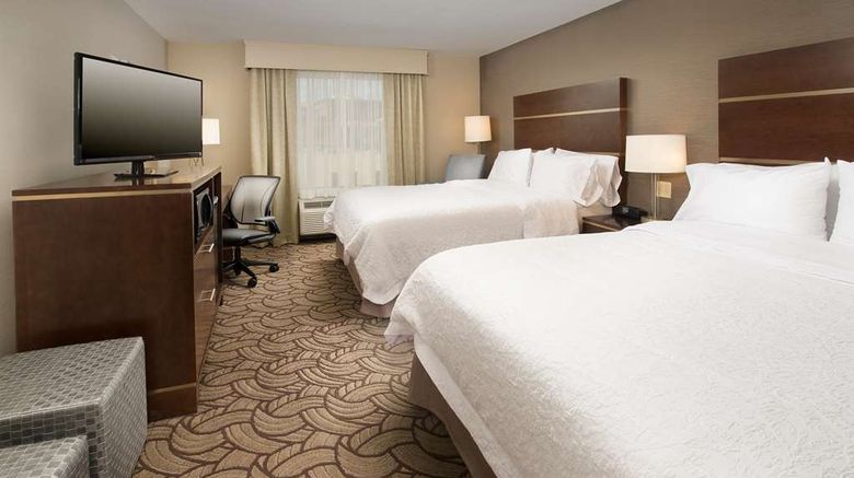 <b>Hampton Inn & Suites Downtown/Market Sq Room</b>. Images powered by <a href="https://iceportal.shijigroup.com/" title="IcePortal" target="_blank">IcePortal</a>.