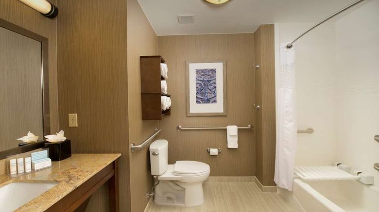 <b>Hampton Inn & Suites Downtown/Market Sq Room</b>. Images powered by <a href="https://iceportal.shijigroup.com/" title="IcePortal" target="_blank">IcePortal</a>.