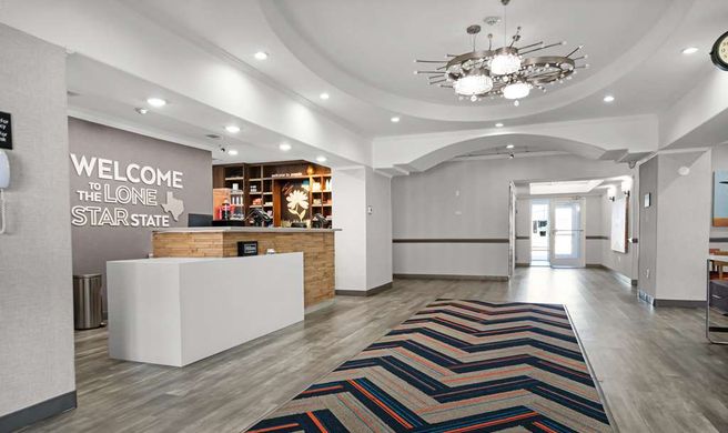 Hampton Inn Seguin Lobby