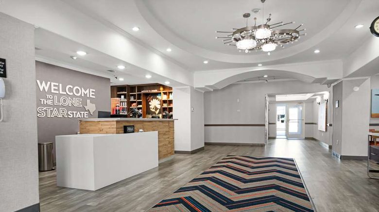 <b>Hampton Inn Seguin Lobby</b>. Images powered by <a href="https://iceportal.shijigroup.com/" title="IcePortal" target="_blank">IcePortal</a>.