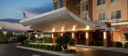 DoubleTree by Hilton Savannah Airport Exterior