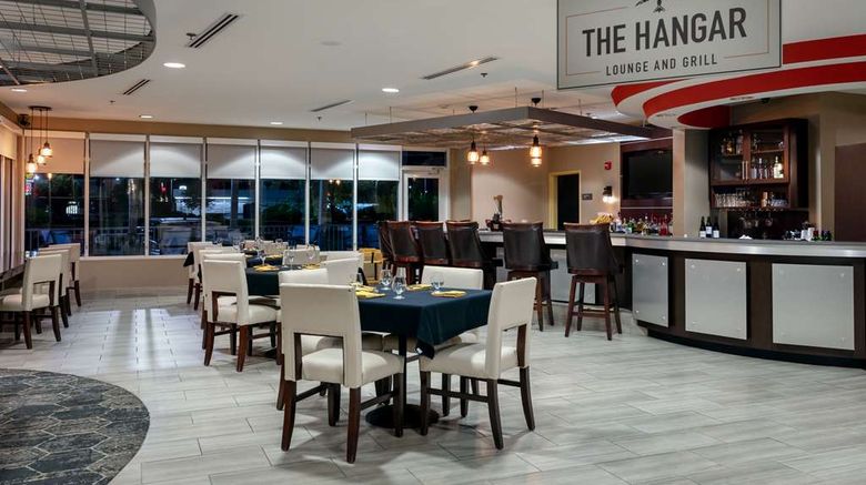 <b>DoubleTree by Hilton Savannah Airport Restaurant</b>. Images powered by <a href="https://iceportal.shijigroup.com/" title="IcePortal" target="_blank">IcePortal</a>.