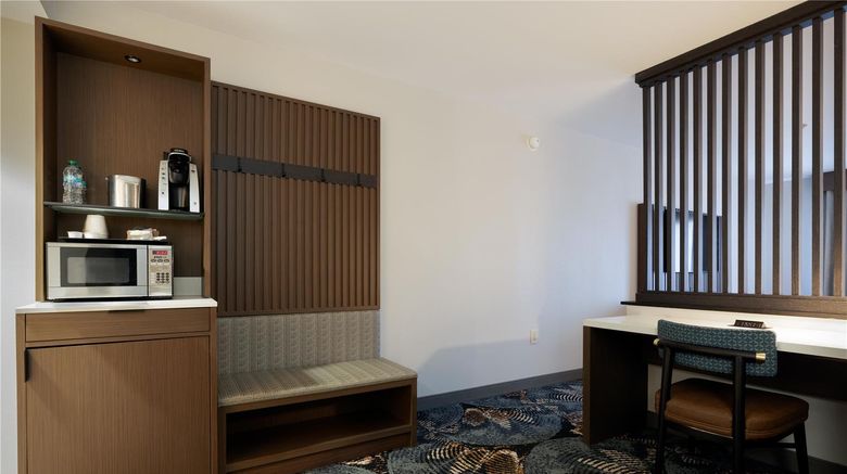<b>DoubleTree by Hilton Savannah Airport Room</b>. Images powered by <a href="https://iceportal.shijigroup.com/" title="IcePortal" target="_blank">IcePortal</a>.