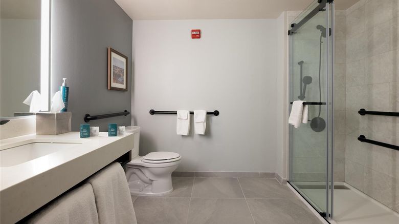 <b>DoubleTree by Hilton Savannah Airport Room</b>. Images powered by <a href="https://iceportal.shijigroup.com/" title="IcePortal" target="_blank">IcePortal</a>.