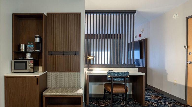 <b>DoubleTree by Hilton Savannah Airport Room</b>. Images powered by <a href="https://iceportal.shijigroup.com/" title="IcePortal" target="_blank">IcePortal</a>.