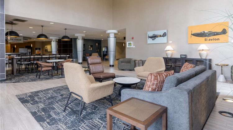DoubleTree by Hilton Savannah Airport Lobby