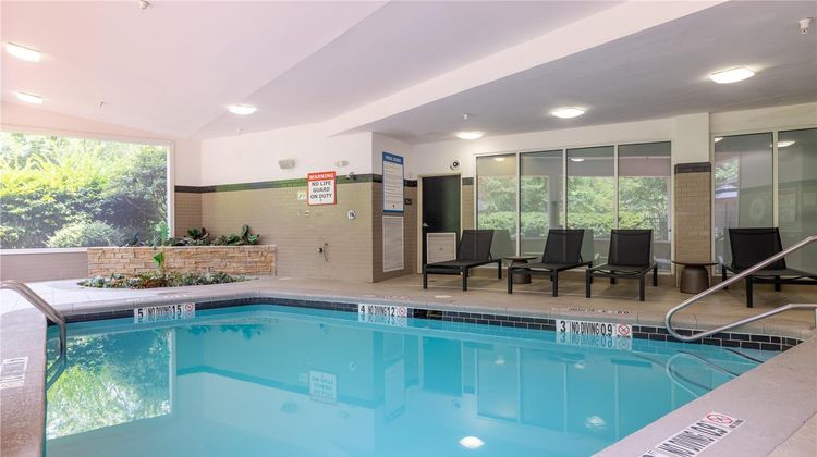 DoubleTree by Hilton Savannah Airport Pool
