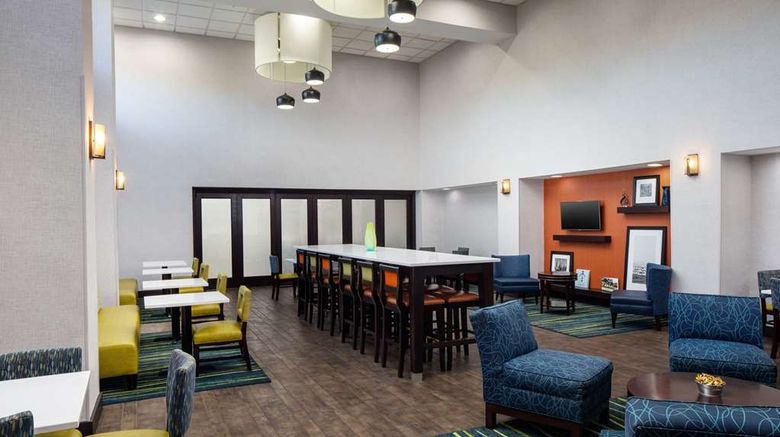 <b>Hampton Inn I-95 South - Gateway Lobby</b>. Images powered by <a href="https://iceportal.shijigroup.com/" title="IcePortal" target="_blank">IcePortal</a>.