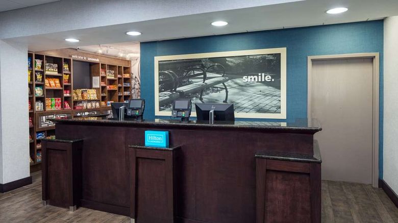 <b>Hampton Inn I-95 South - Gateway Lobby</b>. Images powered by <a href="https://iceportal.shijigroup.com/" title="IcePortal" target="_blank">IcePortal</a>.