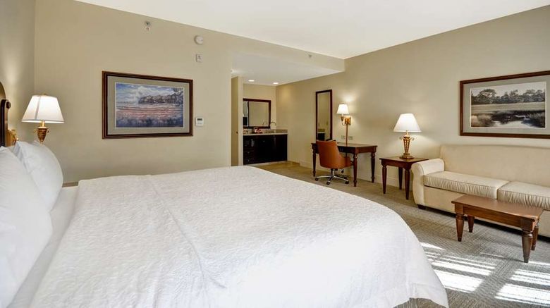 <b>Hampton Inn & Suites Historic District Room</b>. Images powered by <a href="https://iceportal.shijigroup.com/" title="IcePortal" target="_blank">IcePortal</a>.