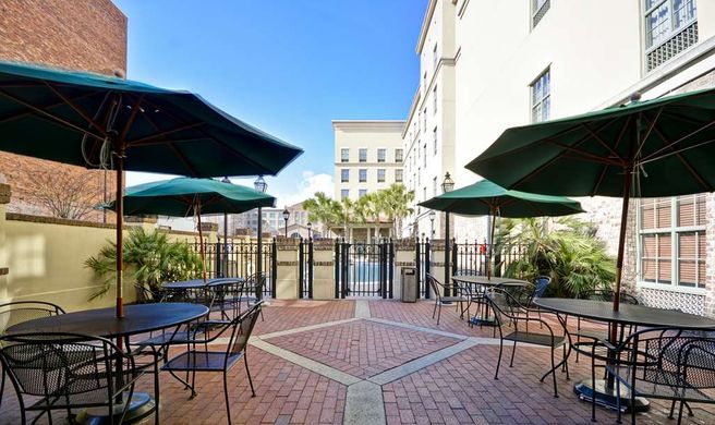 Hampton Inn & Suites Historic District Exterior
