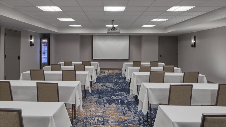 <b>Homewood Suites Historic Dist/Riverfront Meeting</b>. Images powered by <a href="https://iceportal.shijigroup.com/" title="IcePortal" target="_blank">IcePortal</a>.