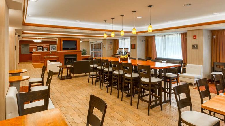 <b>Hampton Inn Goshen Restaurant</b>. Images powered by <a href="https://iceportal.shijigroup.com/" title="IcePortal" target="_blank">IcePortal</a>.