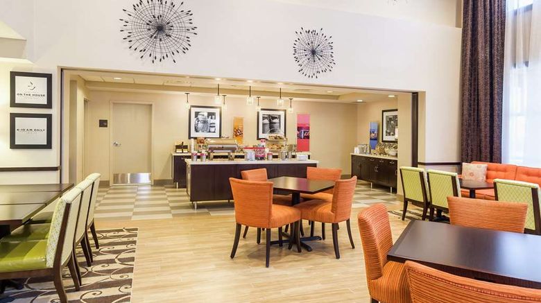 <b>Hampton Inn & Suites, San Bernardino Lobby</b>. Images powered by <a href="https://iceportal.shijigroup.com/" title="IcePortal" target="_blank">IcePortal</a>.