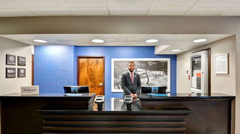 <b>Hampton Inn State College Lobby</b>. Images powered by <a href="https://iceportal.shijigroup.com/" title="IcePortal" target="_blank">IcePortal</a>.