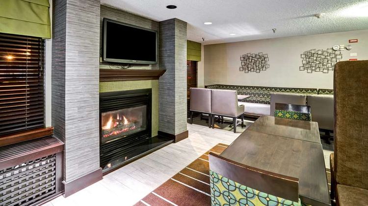 Hampton Inn State College Lobby