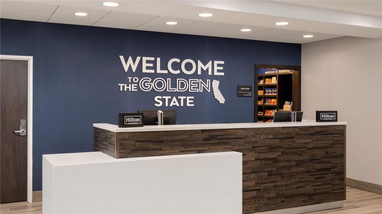 Hampton Inn & Suites Manteca Lobby