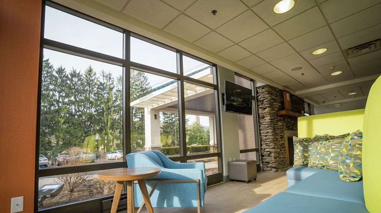 <b>Hampton Inn Clarks Summit Lobby</b>. Images powered by <a href="https://iceportal.shijigroup.com/" title="IcePortal" target="_blank">IcePortal</a>.