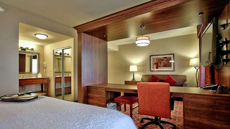 Hampton Inn & Suites Talking Stick Room