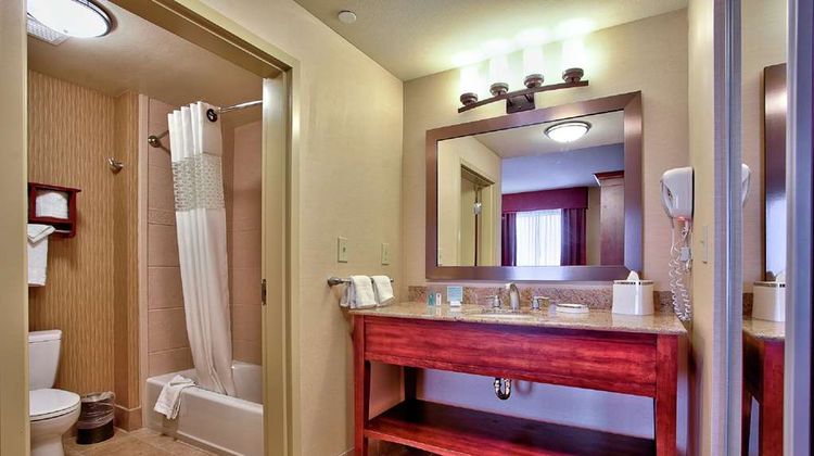 Hampton Inn & Suites Talking Stick Room