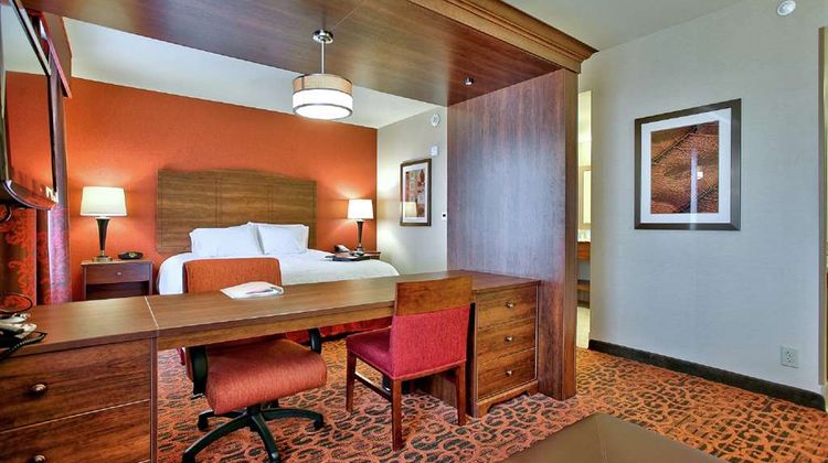 Hampton Inn & Suites Talking Stick Room