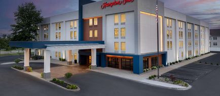 Hampton Inn Louisville Airport Exterior