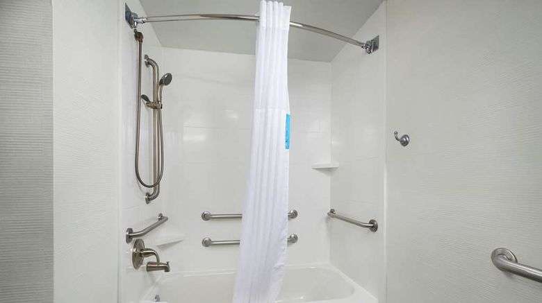 <b>Hampton Inn I-65-Brooks Rd. Room</b>. Images powered by <a href="https://iceportal.shijigroup.com/" title="IcePortal" target="_blank">IcePortal</a>.