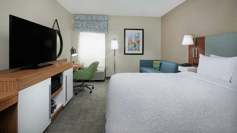 <b>Hampton Inn I-65-Brooks Rd. Room</b>. Images powered by <a href="https://iceportal.shijigroup.com/" title="IcePortal" target="_blank">IcePortal</a>.
