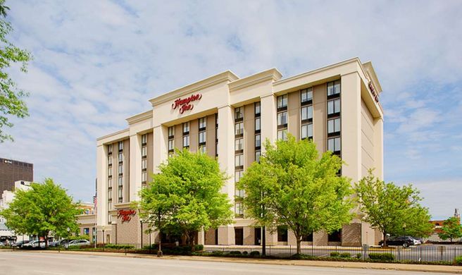 Hampton Inn Louisville Downtown Exterior