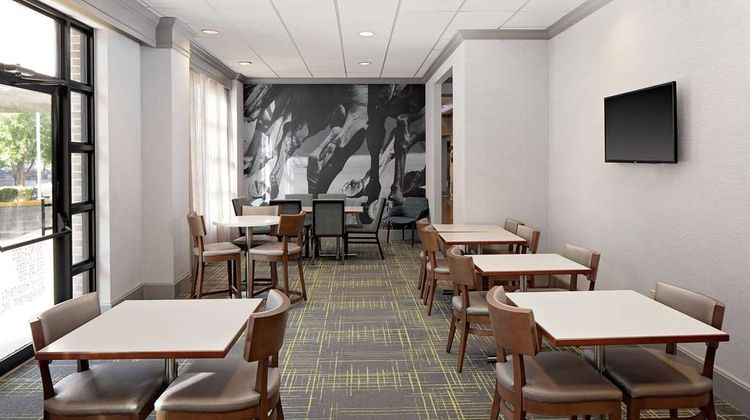 Hampton Inn Louisville Downtown Restaurant