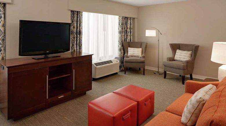 <b>Hampton Inn Louisville Downtown Room</b>. Images powered by <a href="https://iceportal.shijigroup.com/" title="IcePortal" target="_blank">IcePortal</a>.