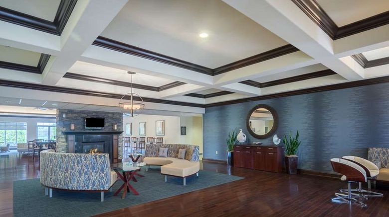 <b>Homewood Suites Louisville East Lobby</b>. Images powered by <a href="https://iceportal.shijigroup.com/" title="IcePortal" target="_blank">IcePortal</a>.
