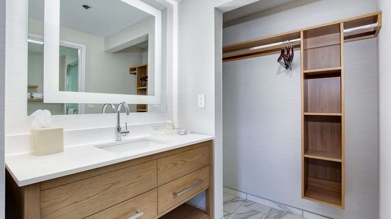 <b>Homewood Suites Louisville East Room</b>. Images powered by <a href="https://iceportal.shijigroup.com/" title="IcePortal" target="_blank">IcePortal</a>.