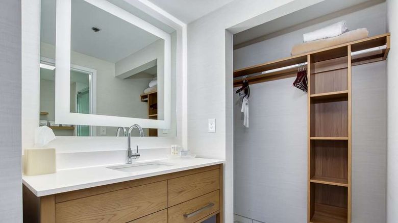 <b>Homewood Suites Louisville East Room</b>. Images powered by <a href="https://iceportal.shijigroup.com/" title="IcePortal" target="_blank">IcePortal</a>.