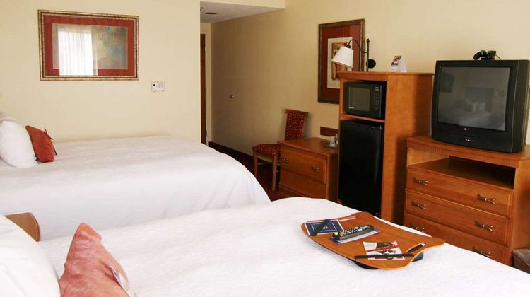 Hampton Inn & Suites Louisville East Room