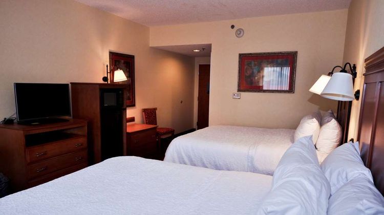 Hampton Inn & Suites Louisville East Room